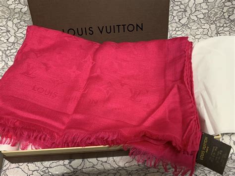 louis vuitton shawl cashmere silk short fringe red|Louis Vuitton neo nate shawl.